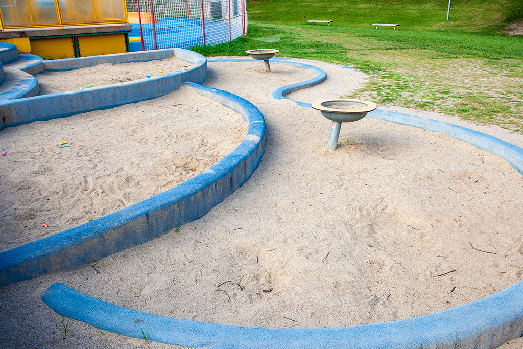 段々畑のようになった砂場/蜻蛉池公園（大阪府/岸和田市）