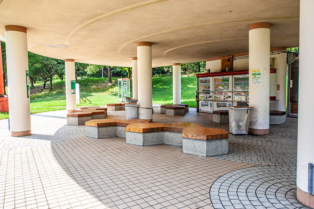 屋根付きの休憩所/蜻蛉池公園（大阪府/岸和田市）