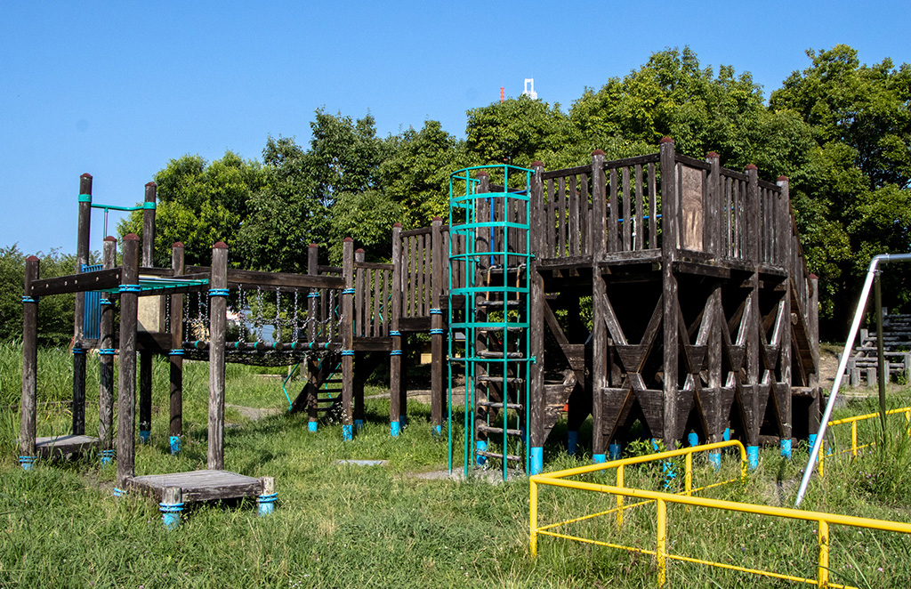 木製の複合遊具/火打形公園（京都府/京都市）