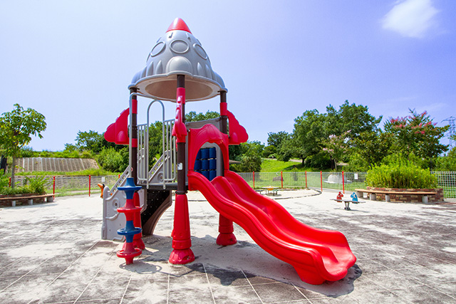 幼児用ロケット滑り台/深北緑地（大阪府/大東市）