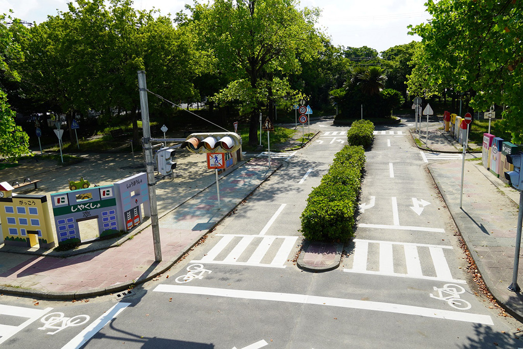 片側二車線のメインストリート/西宮交通公園（兵庫県/西宮市）