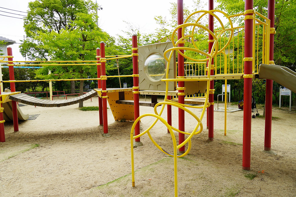 パイプのはしご/津知公園（兵庫県/芦屋市）