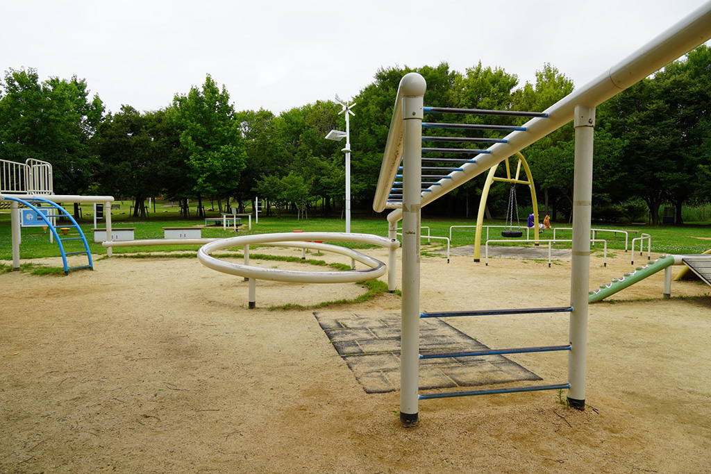 トライアングルラダー/芦屋市総合公園（兵庫県）