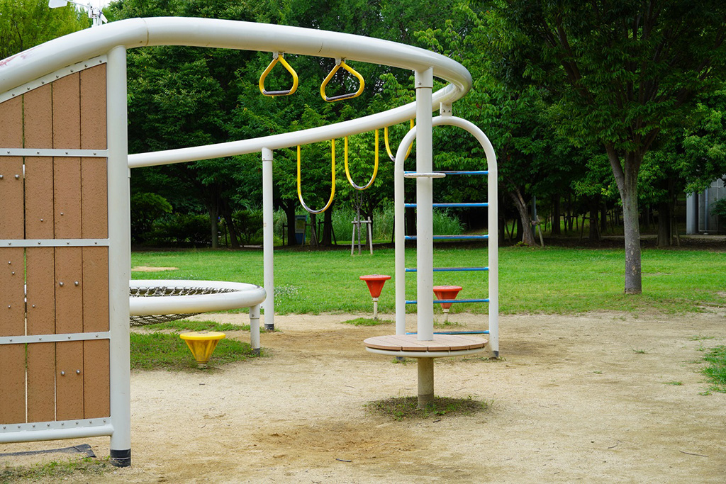 円デッキとパイプジャングル/芦屋市総合公園（兵庫県）