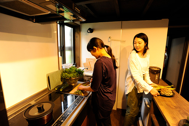 客室のキッチン/小菅の里 七星庵（長野県/飯山市）