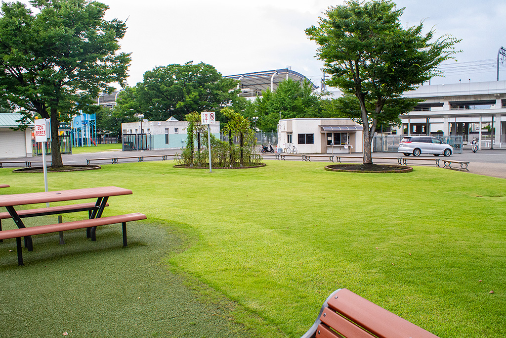 休憩ベンチ/京都競馬場 緑の広場（京都府/京都市）