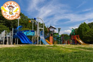 錦織公園（富田林市）は、幼児向けからアスレチック系まで複合遊具が満載！