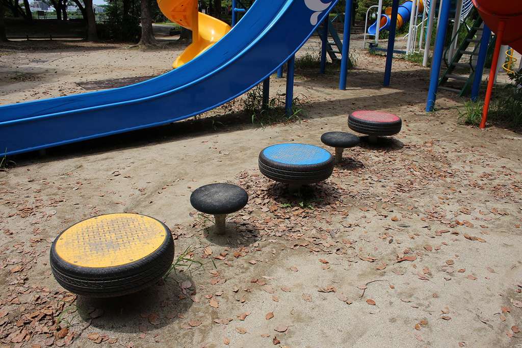 飛び石遊具/下河原緑地(兵庫県/伊丹市)