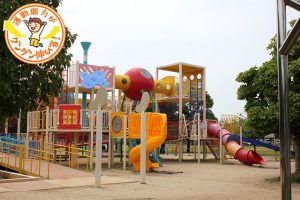 末広中央公園(宝塚市)は広大な芝生広場が魅力的! 3つの複合遊具&噴水も