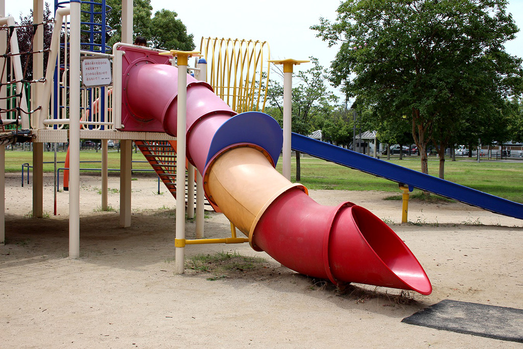 トンネル滑り台/末広中央公園（兵庫県/宝塚市）