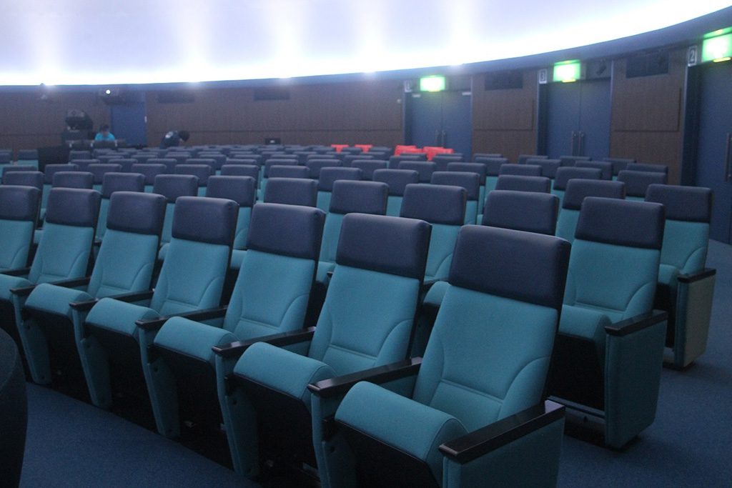 プラネタリウム座席/バンドー神戸青少年科学館(兵庫県/神戸市)