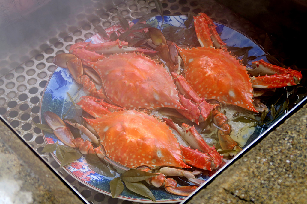 蒸し上がったワタリガニ/湯宿蒸気家（長崎県/雲仙市）