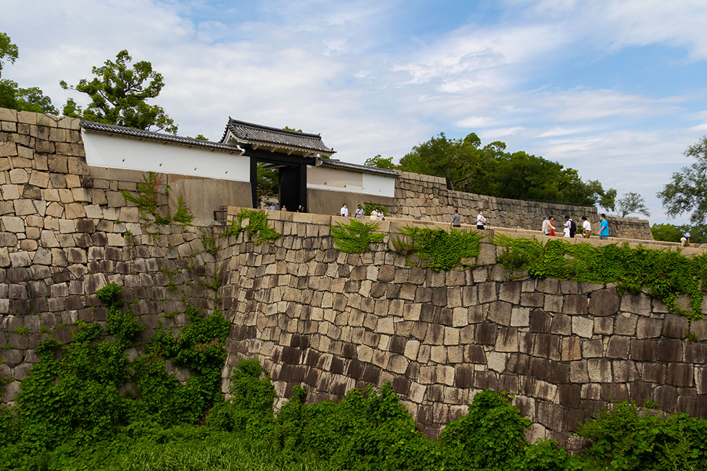 本丸へと続く桜門/大阪城公園(大阪府/大阪市)
