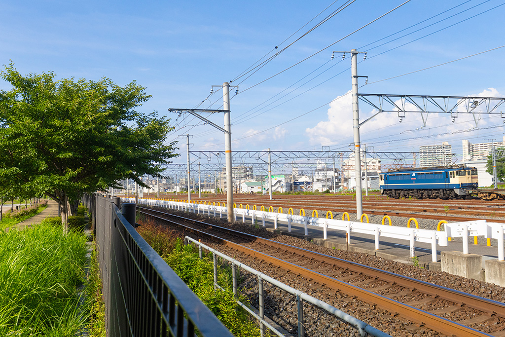 JR京都線の線路/明和池公園(大阪府/摂津市)