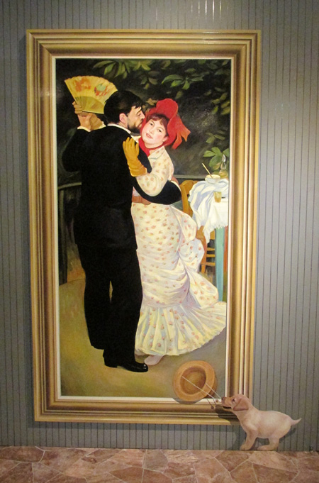 名画「田舎のダンス」…と思ったら、犬が帽子を引っ張っています/東京トリックアート迷宮館（港区）