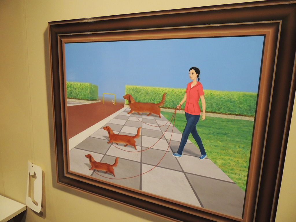 「3匹の犬」の大きさ、実は…/東京トリックアート迷宮館（港区）