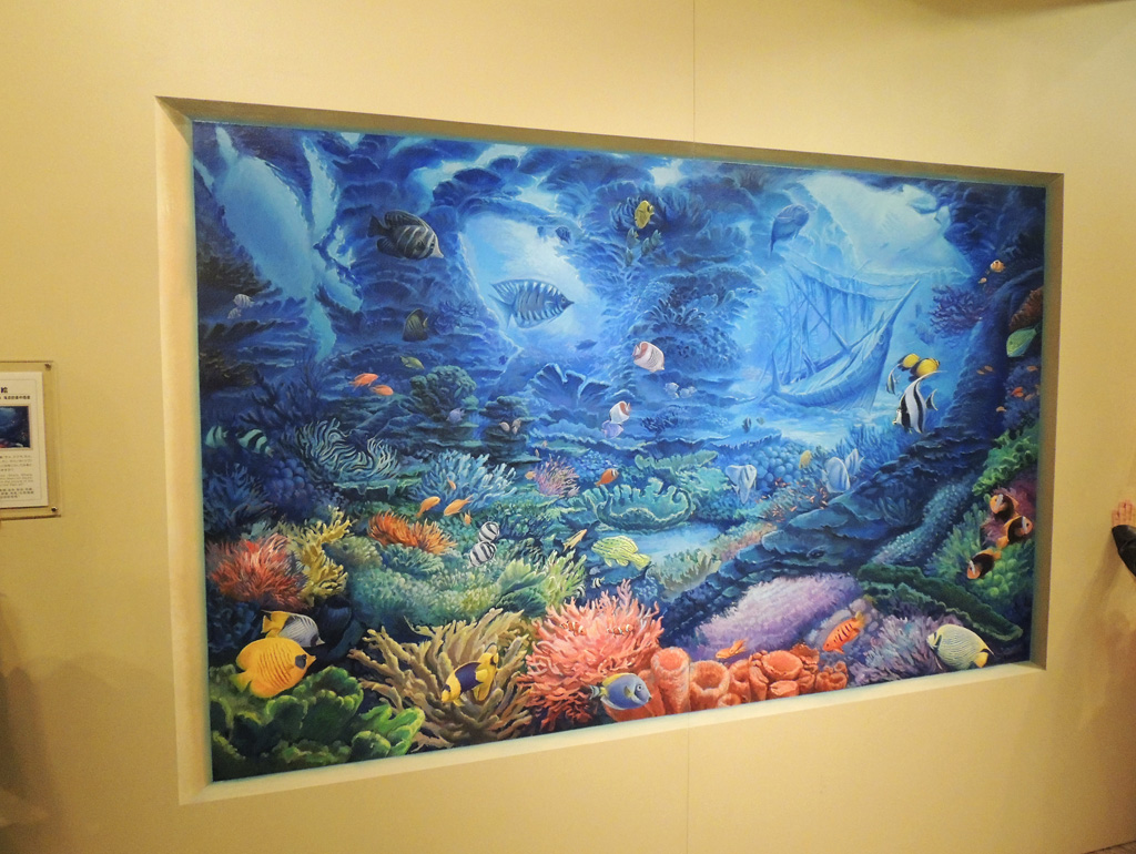 この絵の中にいる動物を探してみましょう。タイトルは「海の隠し絵」/東京トリックアート迷宮館（港区）