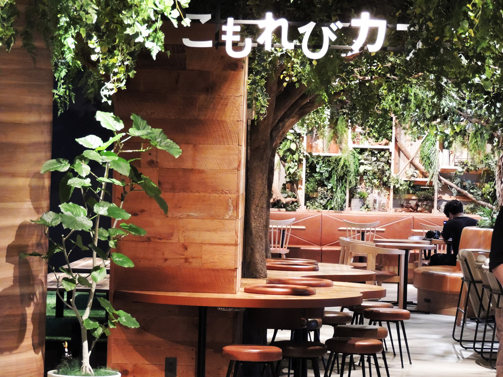 森をコンセプトにした緑がいっぱいの店内/カワスイ 川崎水族館(神奈川県)