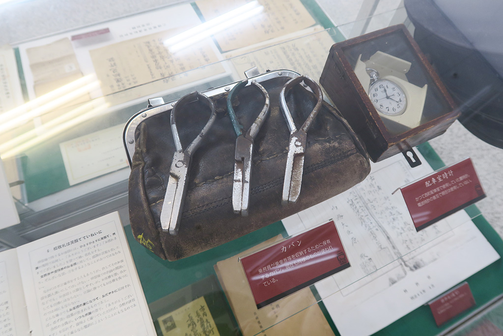 車掌が使用していたはさみの展示/長崎路面電車資料館（長崎県）