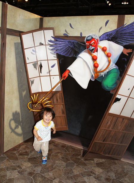 【2】「カラス天狗」。子どもの楽しい写真が撮れちゃいます/東京トリックアート迷宮館（港区）