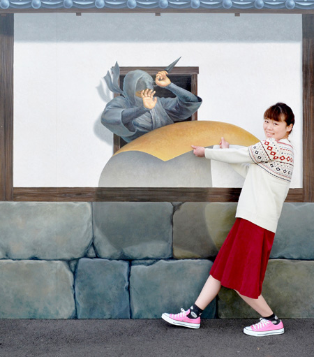 【2】「忍者、み～つけた」などポーズをうまくとってみましょう/東京トリックアート迷宮館（港区）