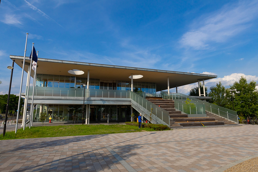 吹田市立健都ライブラリー/健都レールサイド公園(大阪府/吹田市)