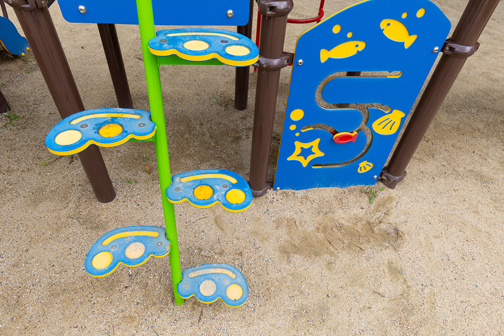 お魚モチーフのパネル遊具/片山公園(大阪府/吹田市)