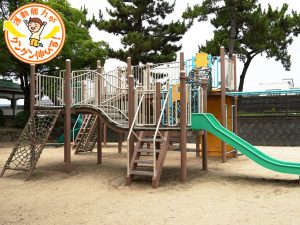 芦屋公園(芦屋市)は小規模ながら木の間をのびのびと走り回れる穴場スポット