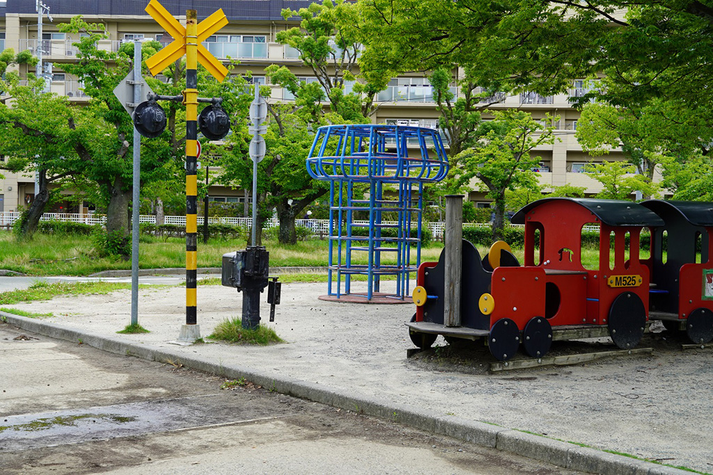赤い機関車の遊具/西武庫公園（兵庫県/尼崎市）
