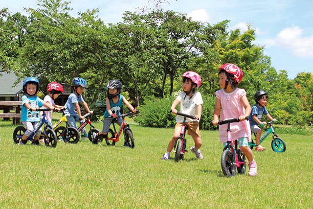 ペダルなし二輪車のストライダー/やくらいランニングバイクパーク(宮城県/加美町)