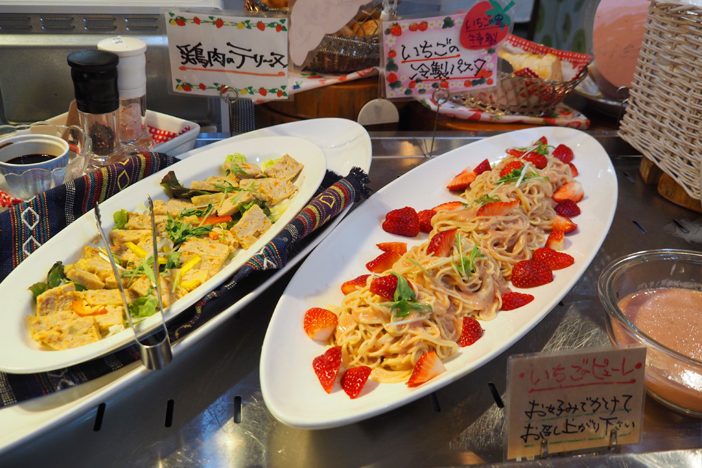 いちごを使ったメニューも豊富/いちごの里(栃木県/小山市)