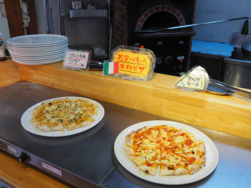 自慢のピザは店内の石窯で焼いたばかり/いちごの里(栃木県/小山市)