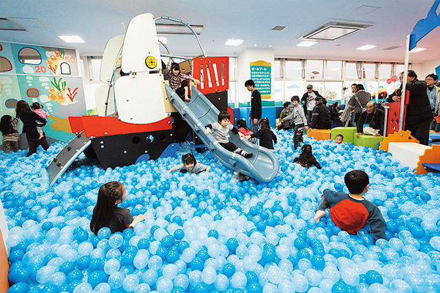 海をイメージしたボールプール/いわき・ら・ら・ミュウ(福島県/いわき市)