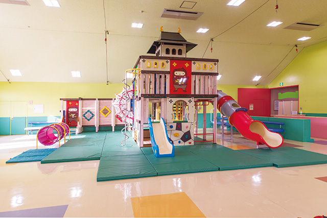 忍者をテーマにしたアスレチック系の複合遊具/八食センター(青森県/八戸市)