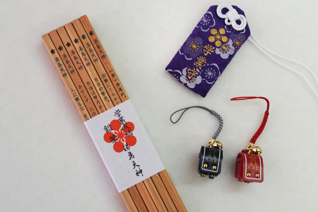 ありがたい格言入りの学業鉛筆をはじめ、学業守、ランドセル守など"/湯島天満宮(東京都/文京区)"