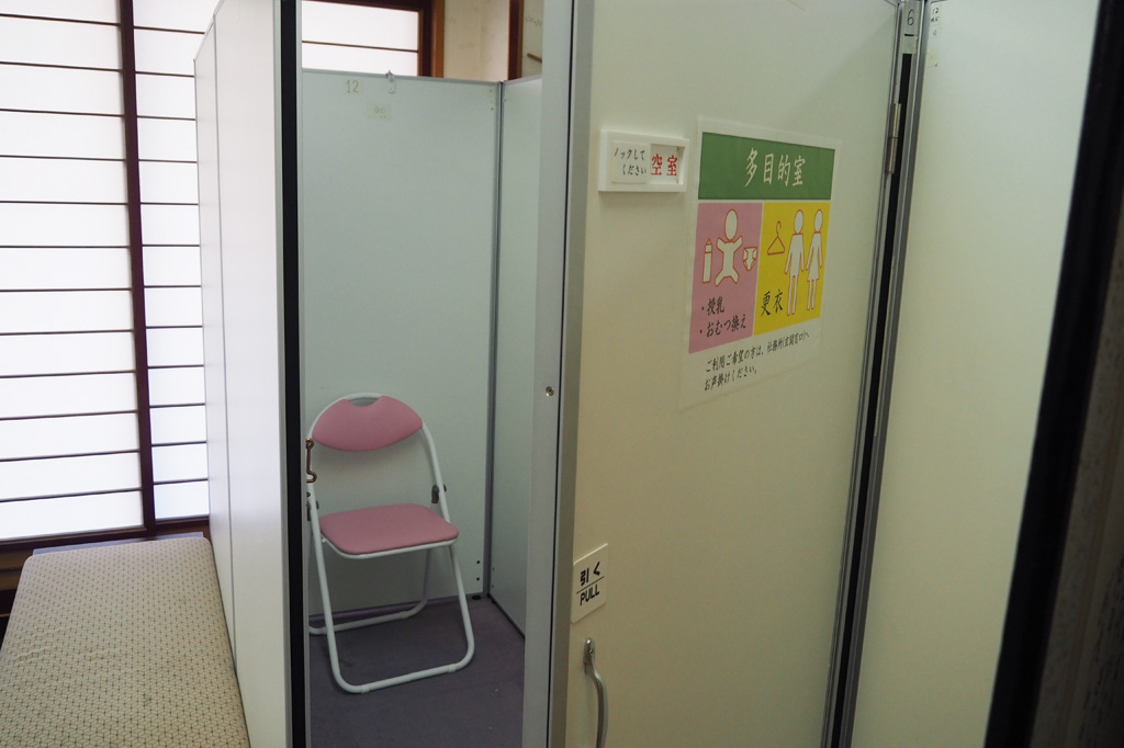 社務所で声をかければ授乳やおむつ替えに使える奥の多目的室が利用できる/湯島天満宮(東京都/文京区)