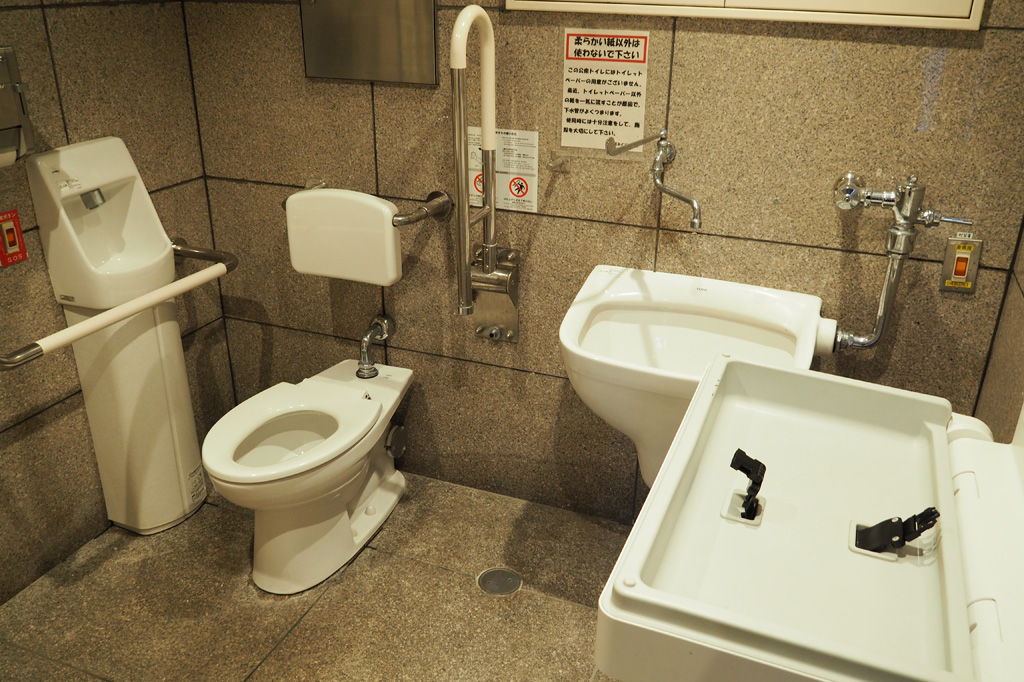 公衆便所でもおむつ替えが可能です/湯島天満宮(東京都/文京区)