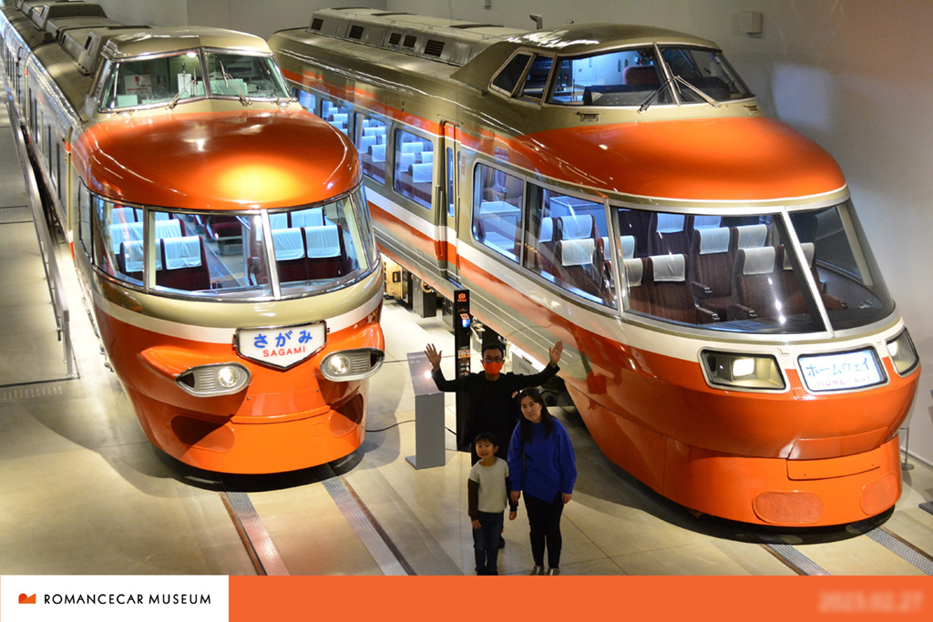 ロマンスカーミュージアム 上からロマンスフォトスポット