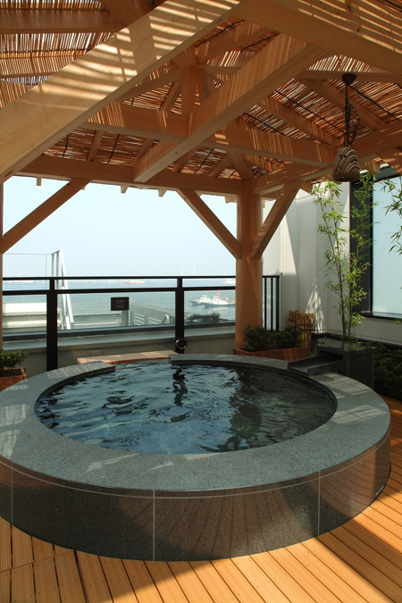 横浜の港の風景を一望できる石風呂/横浜みなとみらい万葉倶楽部（神奈川県／横浜市）