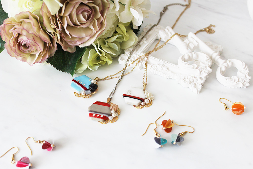 ロマンスカーをモチーフにしたアクセサリー