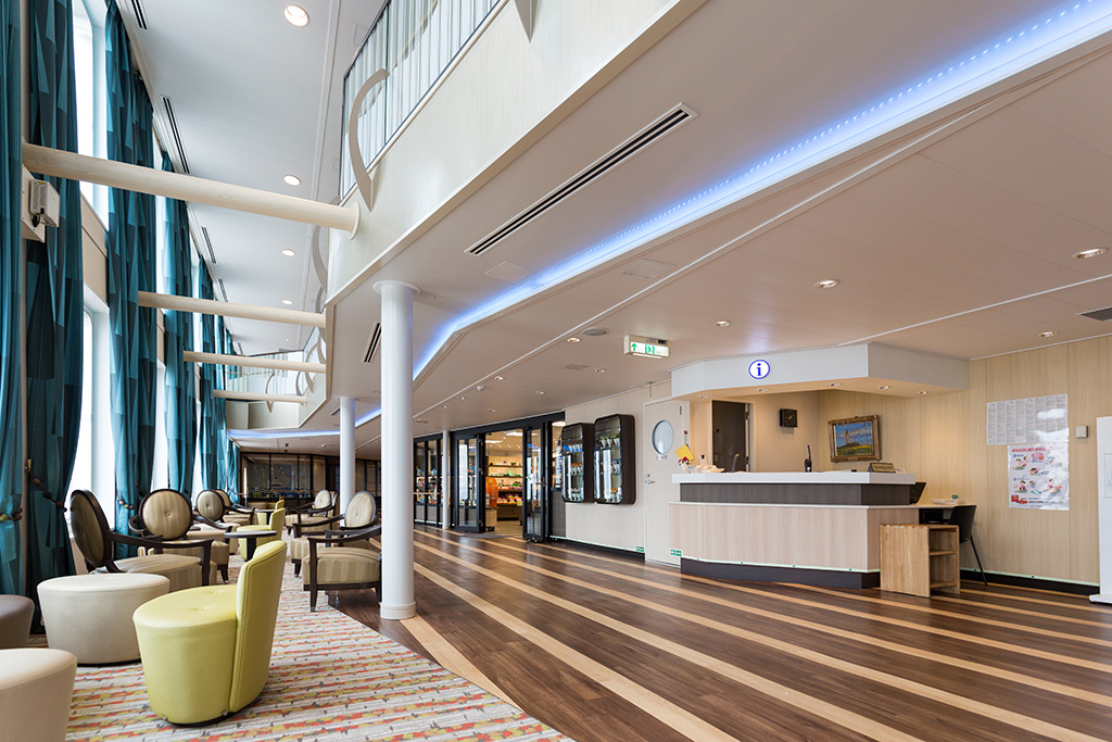 商船三井フェリー「さんふらわあ」のプロムナード