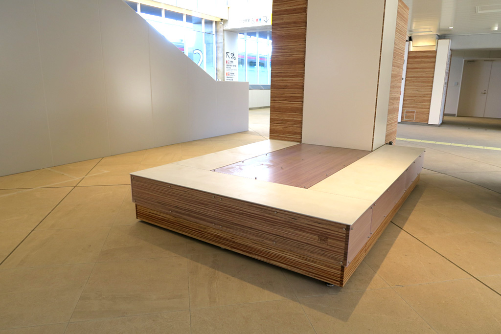 幕張豊砂駅コンコース