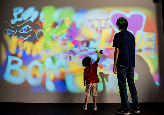 デジタル落書き「SPRAY PAINTING」／リトルプラネット KITE MITE MATSUDO