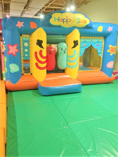 エア遊具「海らんど」／キッズキャッスル市川妙典