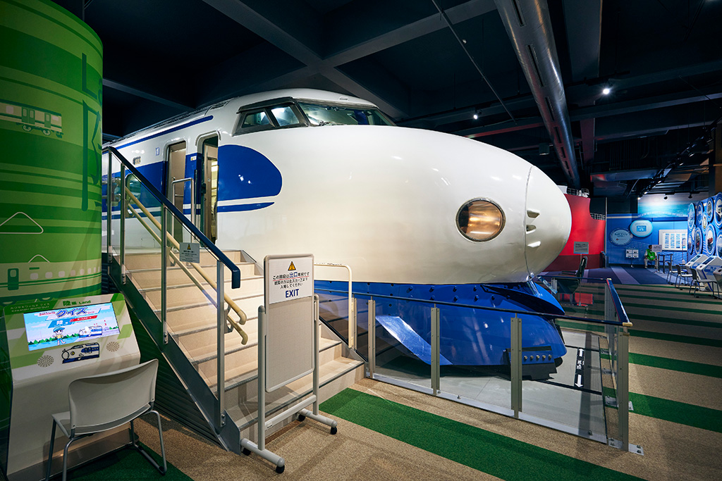 「陸のゾーン」にある0系新幹線/カワサキワールド（兵庫県/神戸市）