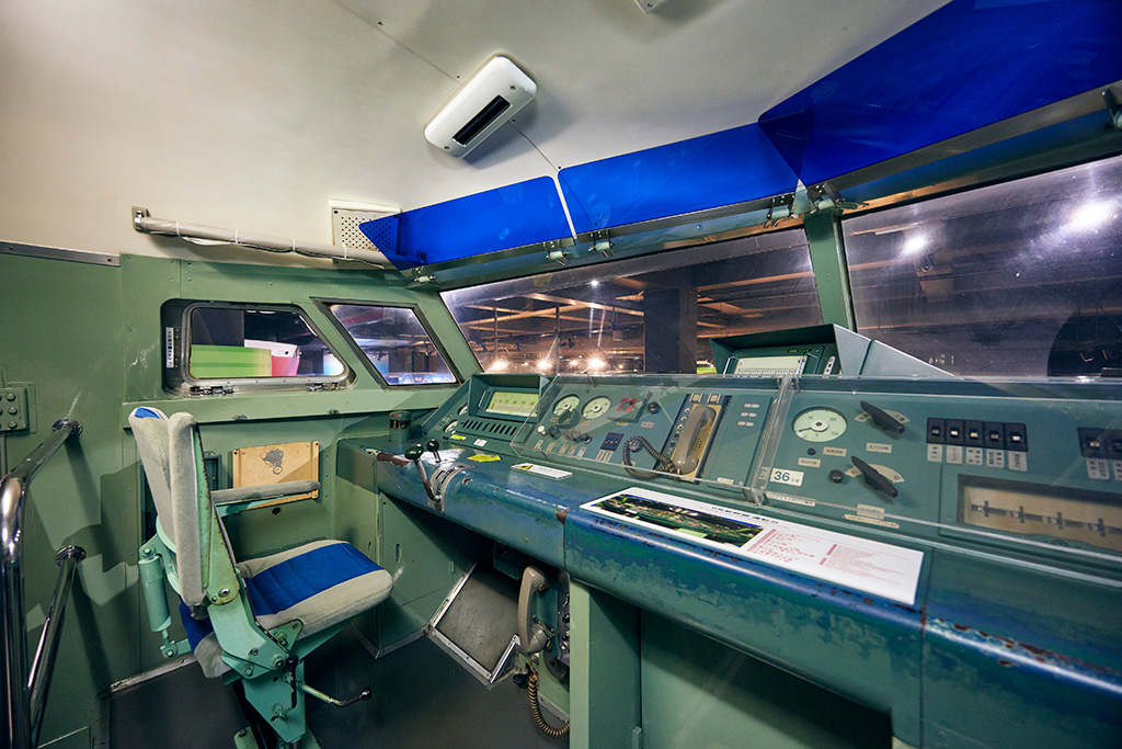 「陸のゾーン」運転席/カワサキワールド（兵庫県/神戸市）