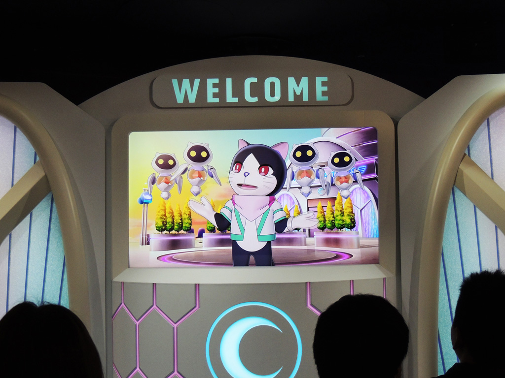パーフェクトネコ型ロボット“ソーニャ”が案内してくれるウェルカムエリア/ユニバーサル・スタジオ・ジャパン(大阪府)