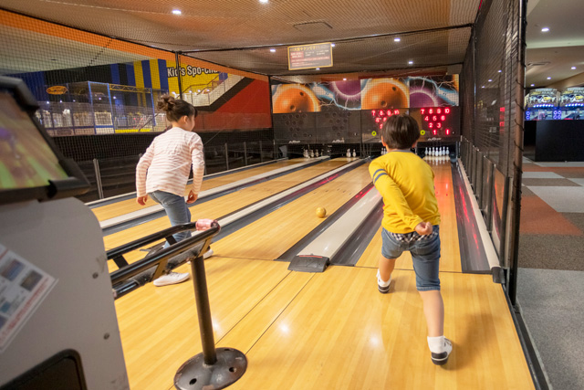 ミニボウリング(写真はイメージ)／ラウンドワンスタジアム宇都宮店