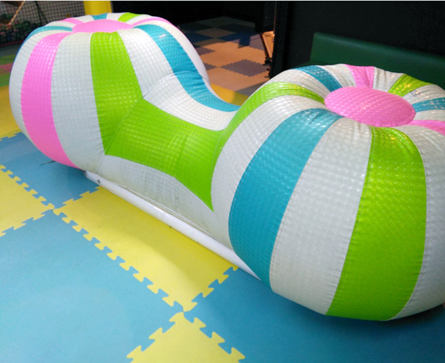 またがってゆらゆら遊ぶまんじゅう(写真はイメージ)／ラウンドワンスタジアム宇都宮店