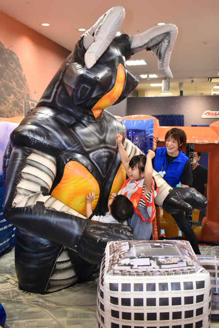 怪獣から街を守ろう!/ウルトラアスレチック横浜(ららぽーと横浜2F)